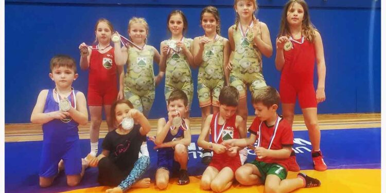 Naši najmlajši več kot odlični na turnirju Elementarne šole rokoborbe