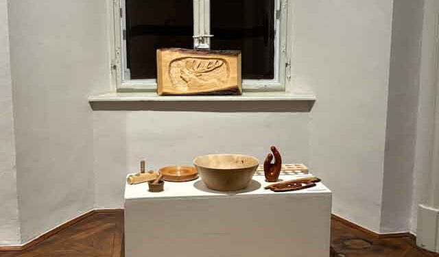 Ustvarjalnost starejših na ogled na razstavi v Galeriji bistriškega gradu