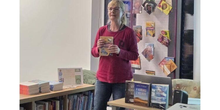 Druženje s pisateljico Janjo Vidmar v Knjižnici Oplotnica