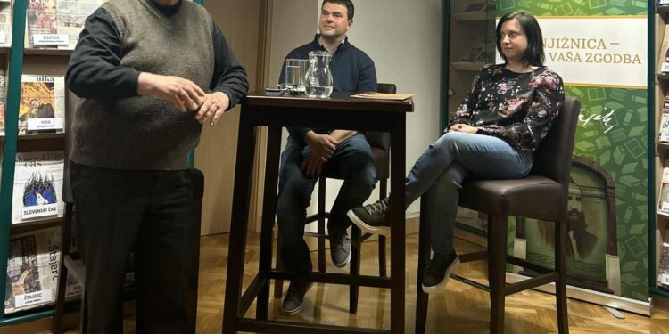 Na literarnem večeru v knjižnici predstavili Pravljice za mravljice Špele Svenšek