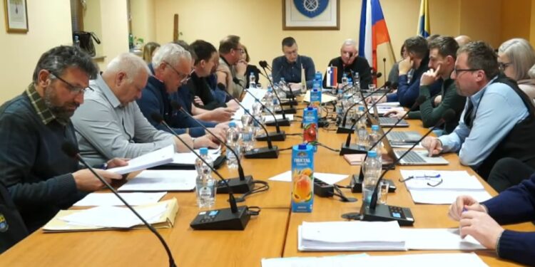 Proračun umaknjen z dnevnega reda, občinska seja v Oplotnici predčasno končana