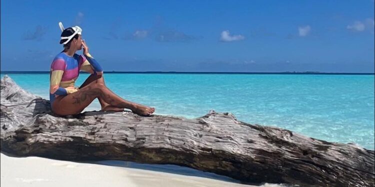 Zaradi vojne v Zalivu obstali na Maldivih: med potniki tudi Bistričanka s hčerjo