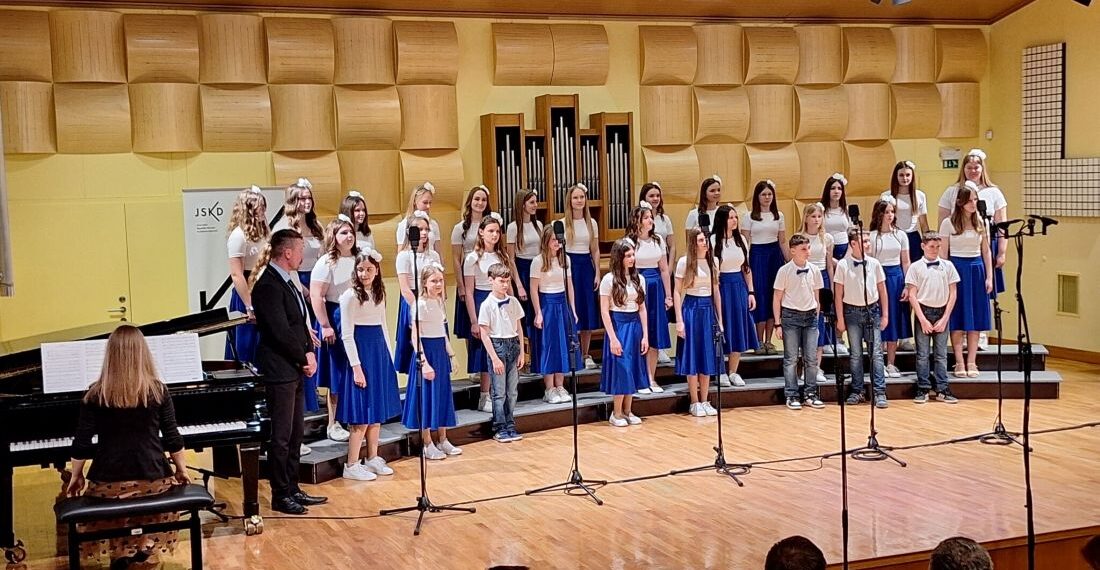 Zlato priznanje za laporski mladinski zbor na državnem tekmovanju