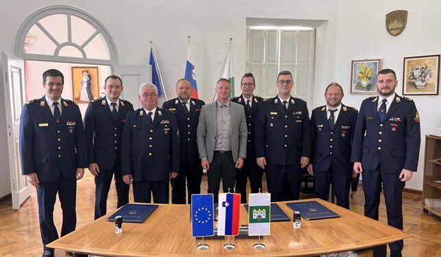 V Račah podpisali pogodbe za delovanje gasilske službe v letu 2026