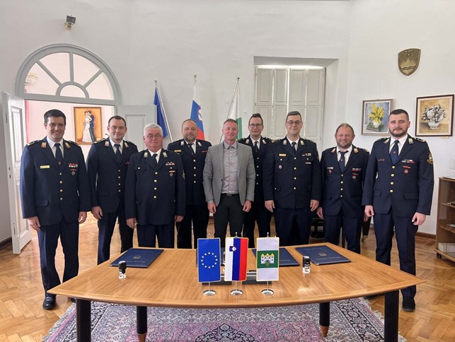 V Račah podpisali pogodbe za delovanje gasilske službe v letu 2026