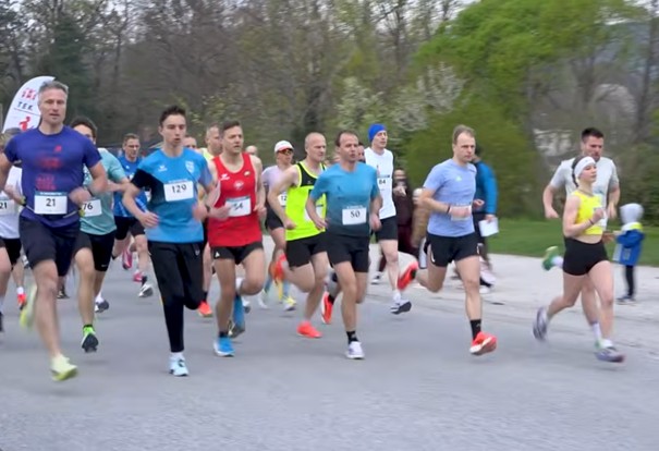 Množična udeležba na bistriškem teku