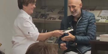 Esad Babačić v knjižnici predstavil knjigo Priročnik za neuspešne