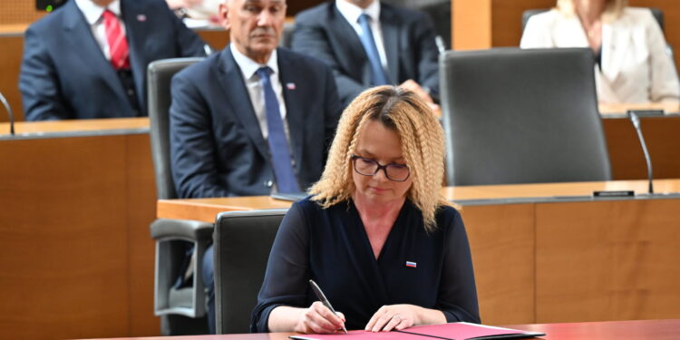 Dr. Monika Kirbiš Rojs potrjena za ministrico za lokalno samoupravo, kohezijo in regionalni razvoj