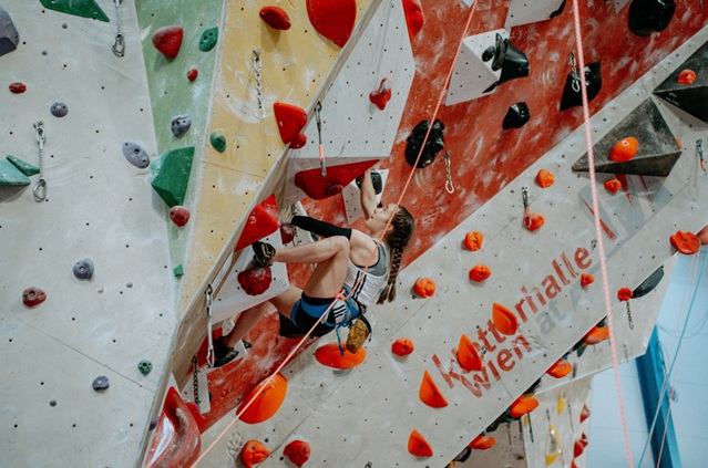 Neli Hren navdušila na Dunaju: na prvi članski tekmi do srebrne medalje