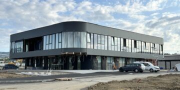 Gradnja novega poslovno-upravnega kompleksa Komunale Slovenska Bistrica v sklepni fazi