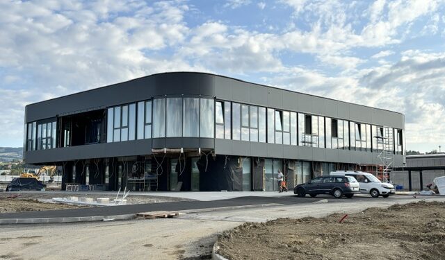 Gradnja novega poslovno-upravnega kompleksa Komunale Slovenska Bistrica v sklepni fazi
