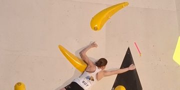 Eva in Sara Škrlec uspešno sklenili plezalno sezono